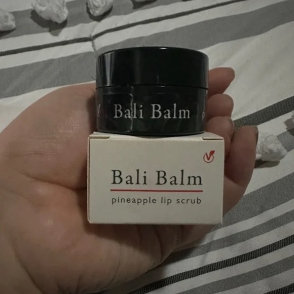 Bali Balm Pineapple Lip Scrub FULL SIZE BRAND NEW IN BOX - Picture 3 of 4